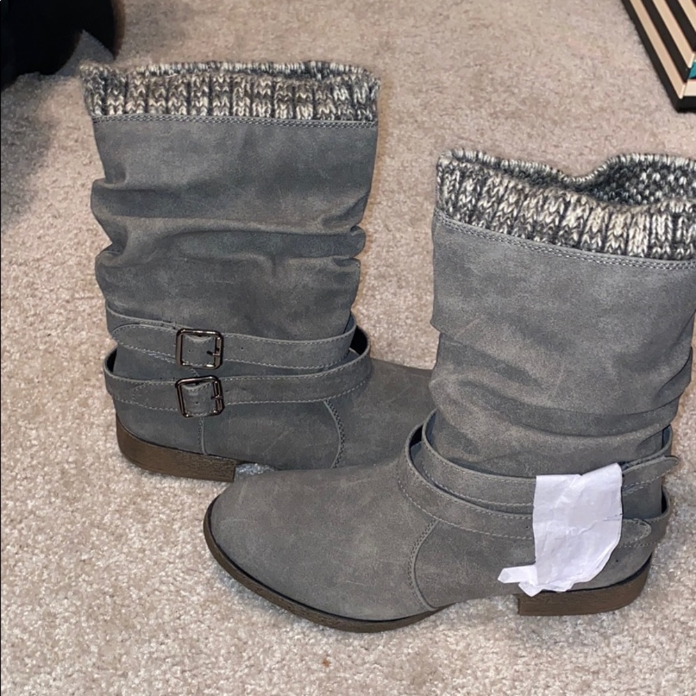 Short gray sweater boots